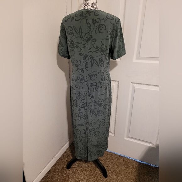 Beautiful green silk dress - Picture 3 of 5